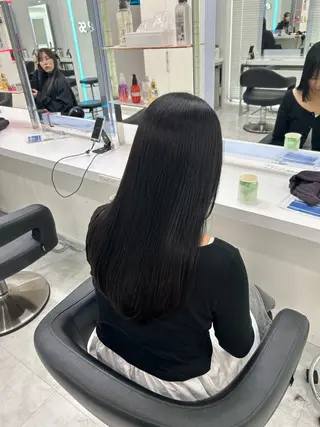 セミロング カラー ヘアアレンジ 🎀RIN🎀 縮毛矯正🩶暗髪のヘアスタイル