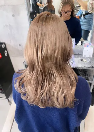 セミロング カラー ヘアアレンジ 🌈【🎀ヘアデザイ ナー🎀】✨ノン✨のヘアスタイル