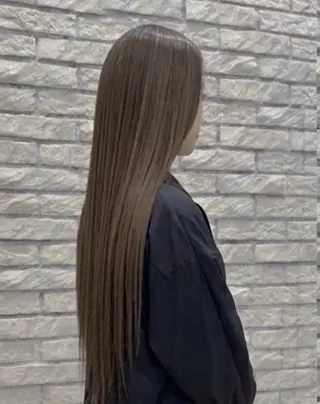 ロング 透明感カラー特化若山 結愛のヘアスタイル