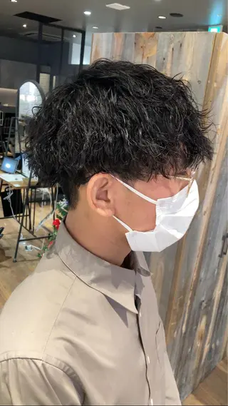 パーマ メンズ 曲がる縮毛矯正 LIBER 岩名のヘアスタイル
