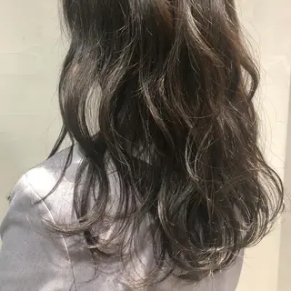 セミロング カラー カジュアルを女っぽく 𝗮𝘆𝗮𝗰𝗼のヘアスタイル