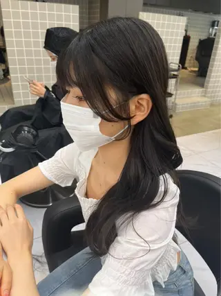 ロング カラー 抜け感レイヤー︴ ニュアンスカラーのヘアスタイル