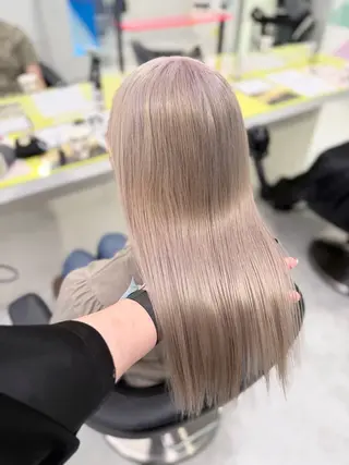セミロング カラー 🫧モテる💗ダメー ジレスハイトーン🫧のヘアスタイル