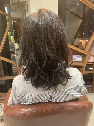 ミディアム 吉田 茉生のヘアスタイル