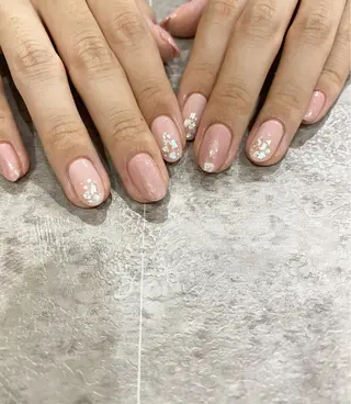ネイル 板垣 綾乃のネイルデザイン