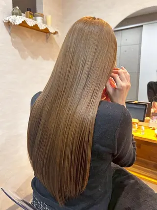 ロング 透明感/地毛風カラー AYAKAのヘアスタイル