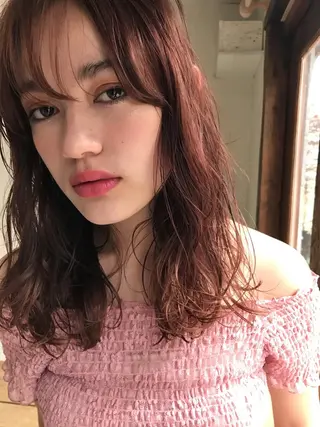 カラー 💓パーマ，💗 レイヤーカットのヘアスタイル