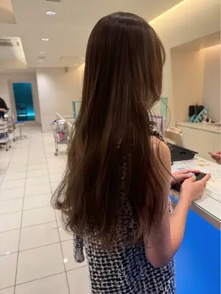 ロング カラー ブリーチ透明カラー/ レイヤーカット海希のヘアスタイル