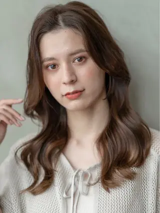 セミロング レイヤー似合わせ 透明感カラーりきやのヘアスタイル