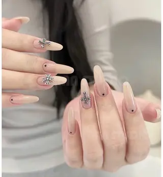 ネイル 🌈 Laule'aのネイルデザイン