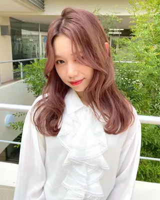 カラー mizuki/ピンク ベージュ.レイヤーのヘアスタイル
