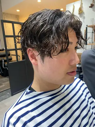 ミディアム パーマ メンズ 似合う髪型見つけます AYAKAのヘアスタイル