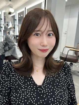 セミロング 山﨑 優衣のヘアスタイル