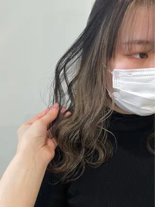 カラー white.梅田 デザインカラー🦄のヘアスタイル