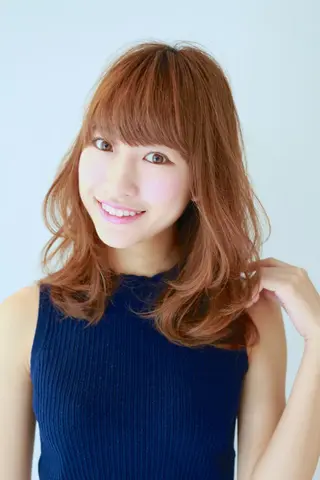 ミディアム 浅香 美加のヘアスタイル