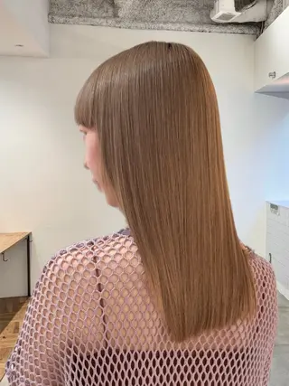 ロング カラー モモコ/ブリーチ/ ミルクティカラーのヘアスタイル