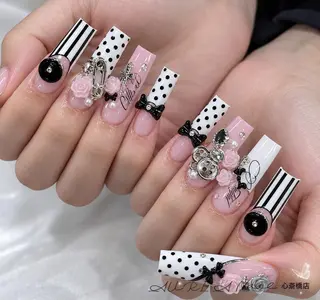 ネイル H-nail ロング/3D/Y2Kのネイルデザイン