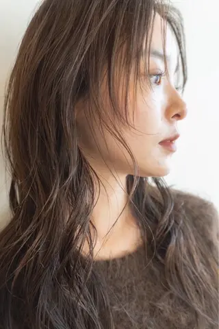 セミロング カラー ウエズ ミコトのヘアスタイル