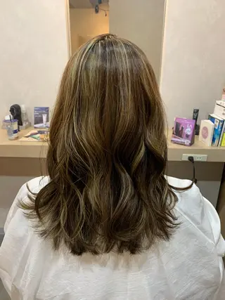 セミロング カラー 🫧 みゆ🫧のヘアスタイル