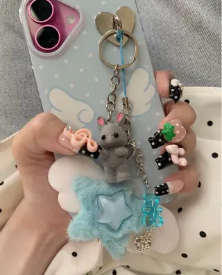 ネイル 𝓇𝒶𝓃𝒶𝓃 𝓃𝒶𝒾𝓁のネイルデザイン