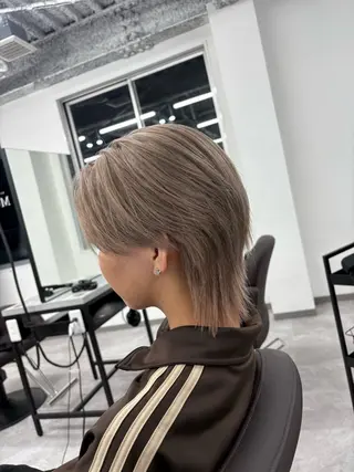 メンズ イオ/スペインカール /フェードのヘアスタイル