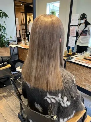 セミロング カラー シマダ ユウナのヘアスタイル