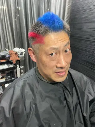 ショート カラー 山本 雅由のヘアスタイル