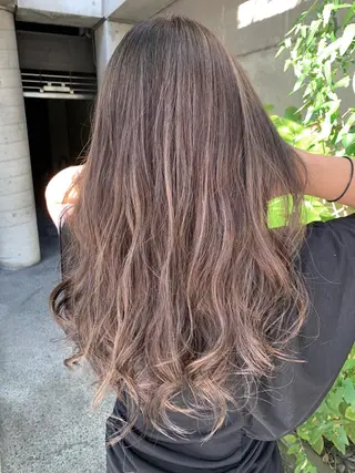セミロング カラー レイヤーカット 西村あきやのヘアスタイル