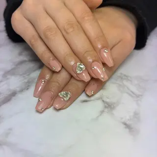salon UNE LMA見習いスタッフのネイルデザイン