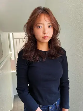 ミディアム カラー レイヤーカット 鈴木駿介のヘアスタイル