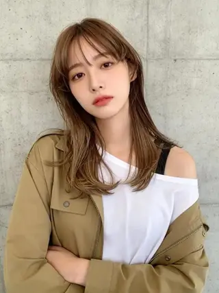 セミロング カラー ウルフカット 811 大阪梅田 ウルフのヘアスタイル