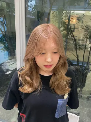 ロング カラー 尾﨑 ひよりのヘアスタイル