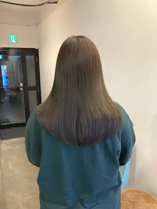 ロング カラー 透明感カラー レイヤー亀井唯登のヘアスタイル