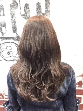 セミロング EIGHT plum TOKIOリミテッドのヘアスタイル