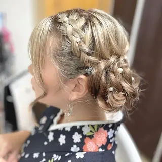 ヘアアレンジ イーチブライト EachBrightのヘアスタイル