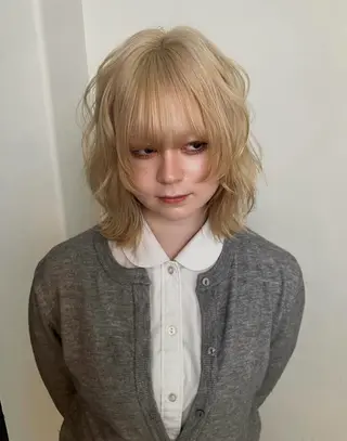 ショート カラー Hanaka🪷 レイヤー×ブリーチのヘアスタイル
