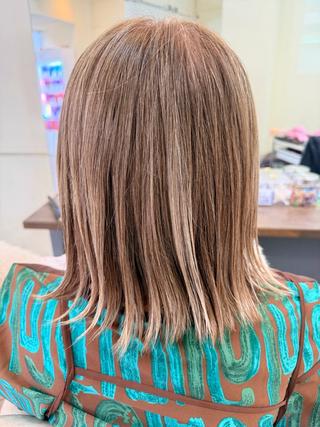 ミディアム カラー 鶴見 和美のヘアスタイル
