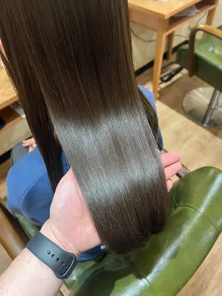 ロング TAI透明カラー 柔らかい縮毛矯正のヘアスタイル