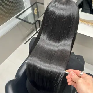 ロング カラー SARA 黒髪/ブルーブラックのヘアスタイル