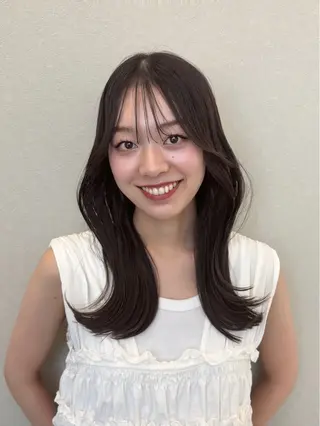セミロング mei / レイヤー 顔まわり 🤍のヘアスタイル