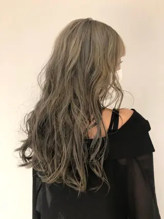 ロング カラー ハイトーンベージュ 新潟/Manamiのヘアスタイル