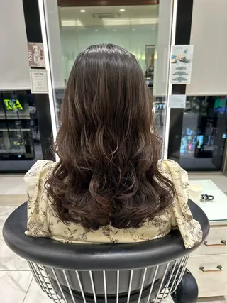 ミディアム パーマ 韓国っぽ水光肌カラー マンツーマン🫧なおのヘアスタイル