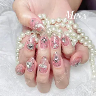 ネイル 🦋 Queenieのネイルデザイン