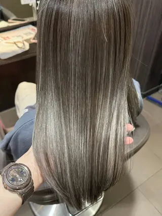 セミロング カラー アイリスト 蓑島伶奈の眉毛・アイブロウイメージ