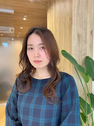セミロング 都筑 莉佳子のヘアスタイル