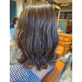 カラー 🩵盛れる顔周り/ 艶カラーemi🩵のヘアスタイル