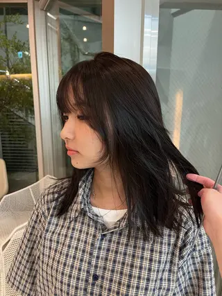 ミディアム カラー riri🎀 透けカラー/ブリーチのヘアスタイル