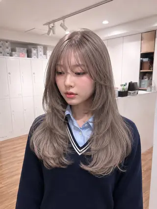 セミロング 🍒ベージュ×エンド カラー🍒まゆかのヘアスタイル