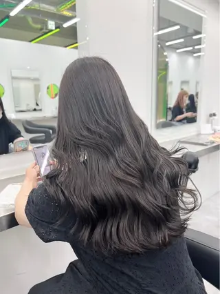 セミロング 暗髪うる艶ヘア🫧 yumi🐈‍⬛🪽のヘアスタイル