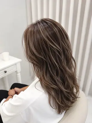 ロング カラー センターパート 韓国ヘア・綾也のヘアスタイル